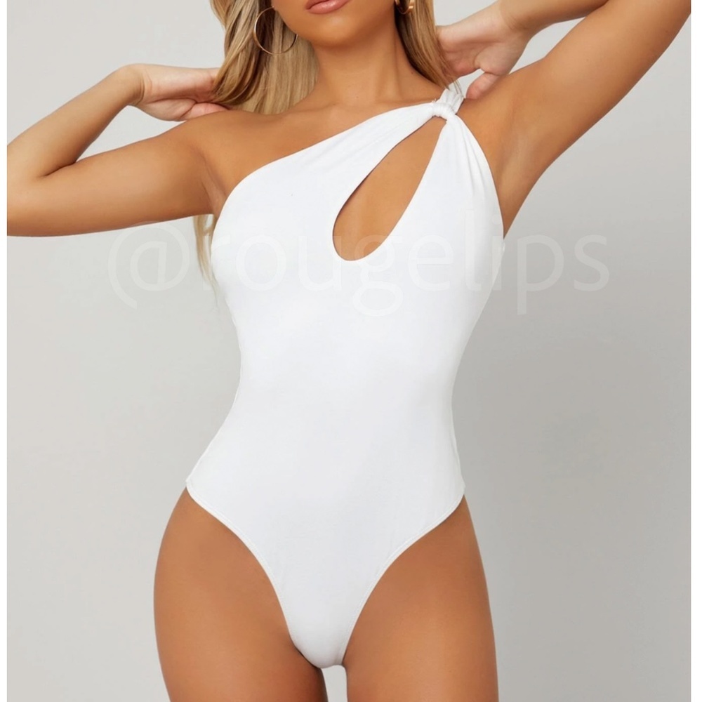 Casual White Slim Fit One Shoulder Keyhole Strap